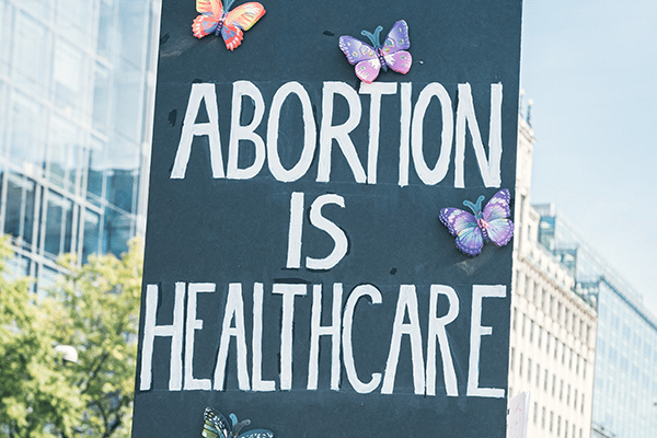 Les sages-femmes comme prestataires de services des soins d’avortement médicamenteux : l’intégration par le plaidoyer
